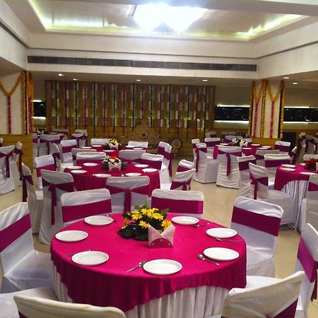 The Rajshahi Palace Hotel Indore Exterior photo